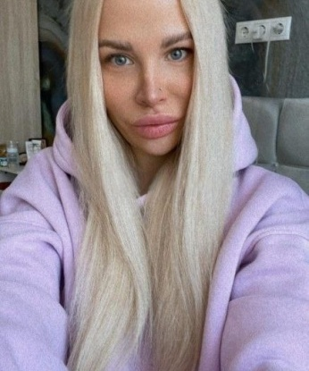 сладкий😘 Познакомься, я твоя идеальная игрушка - креативная, нежная и опытная индивидуалка🌟 Опыт в любви и страсти у меня богатый, и я готова подарить тебе настоящее блаженство💋 Живу в Москве, городе возможностей и раскрепощения🌆 У меня есть множество возможностей и услуг, чтобы удовлетворить все твои сокровенные желания💦🔥 Наши встречи будут наполнены самыми незабываемыми моментами и эмоциями😍 Обещаю подарить тебе шальную ночь, после которой ты захочешь обратно к нежности моих рук и горячих поцелуев💏 Посмотри мои фото и убедись в том, что в реальности я ещё сексуальнее😉 С каждой встречей только лучше, и отзывы моих довольных клиентов это подтверждают🌟 Отправь мне сообщение, и мы окунёмся в волнующий мир наслаждения вместе...🔥💋🌹 Алёнка